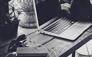 开云APP入口-人民日报评国内国际十大体育新闻 中超复赛入选